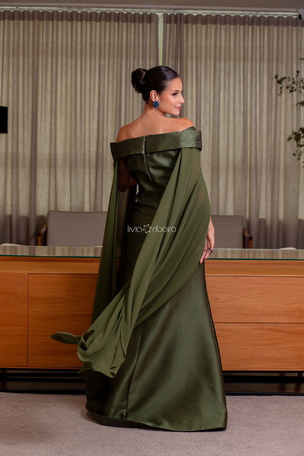 Vestido Lívia Ribeiro em alfaiataria ombro a ombro sereia