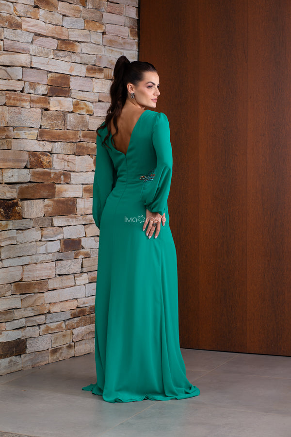 Vestido em crepe de seda com manga bordado