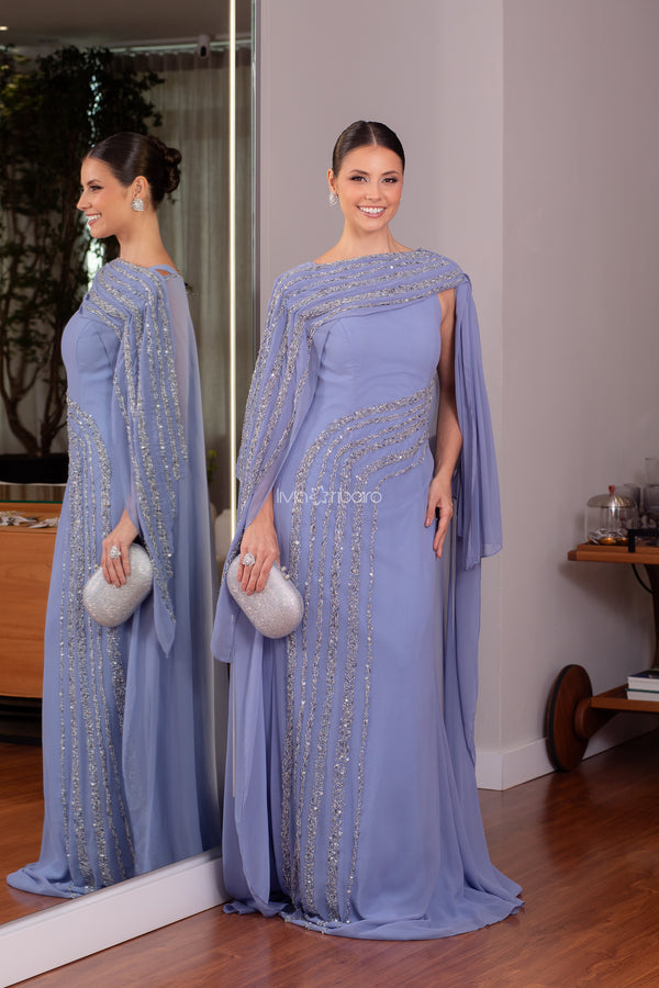 Vestido Lívia Ribeiro em crepe de seda capa longa bordado até a barra