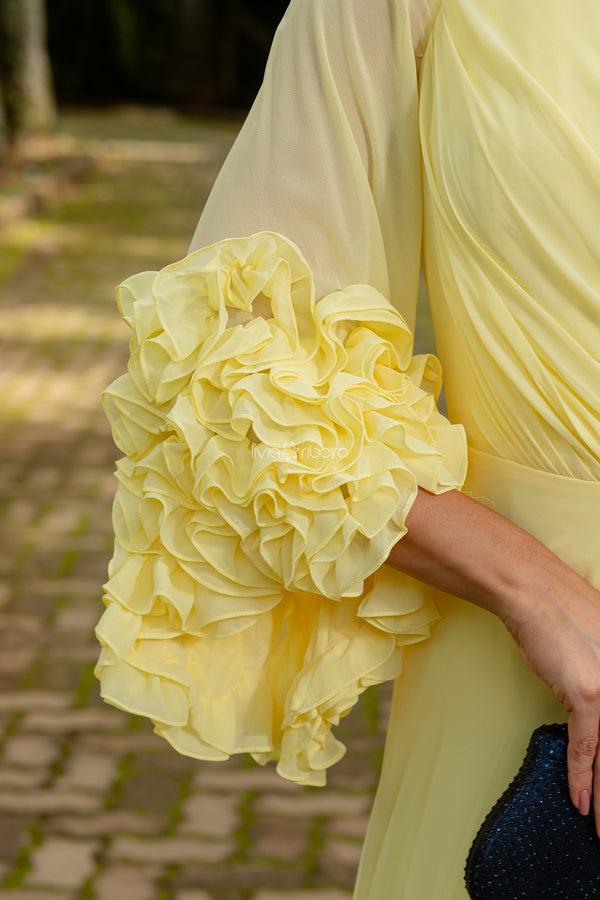 Vestido longo um ombro com manga flare e babados na ponta | Lívia Ribeiro