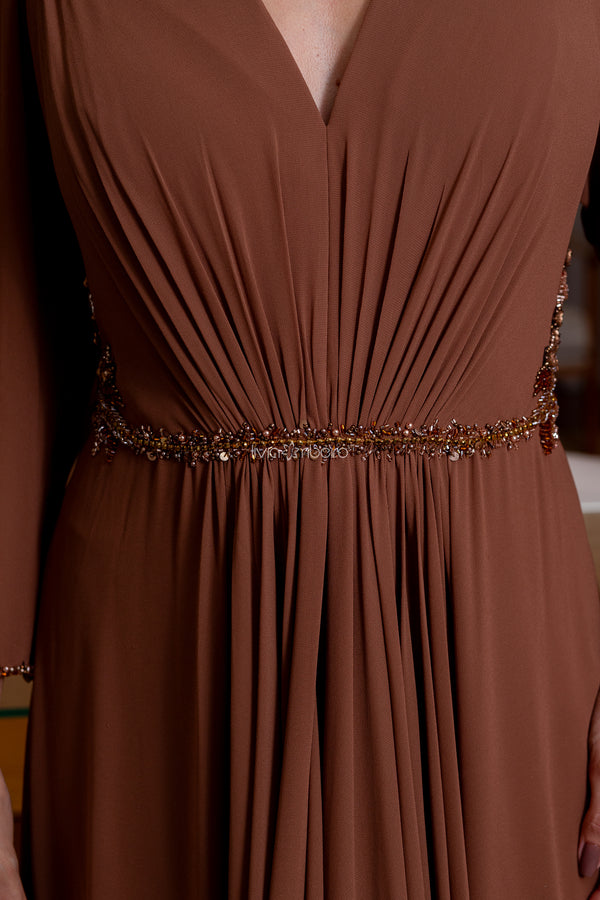 Vestido manga 7/8 com bordado no punho, cintura e ombro