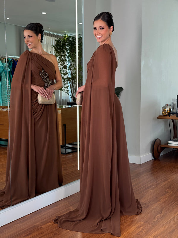 Vestido Lívia Ribeiro um ombro, corpo todo drapeado bordado lateral