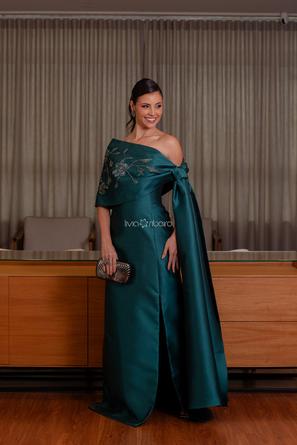 Vestido Lívia Ribeiro em alfaiataria com capa removível