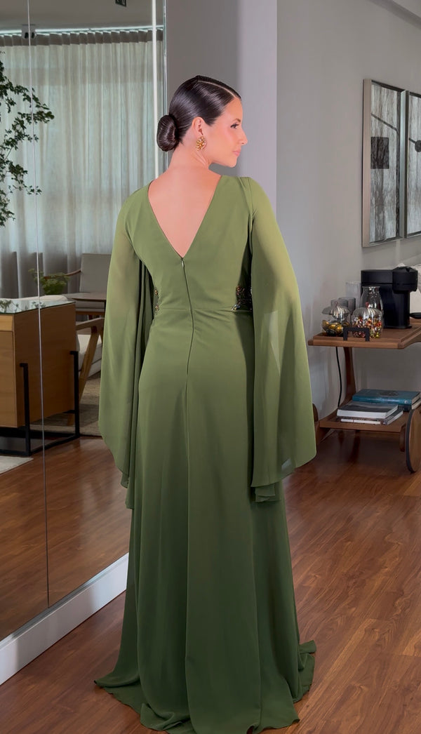 Vestido decote V bordado lateral cintura e manga flare