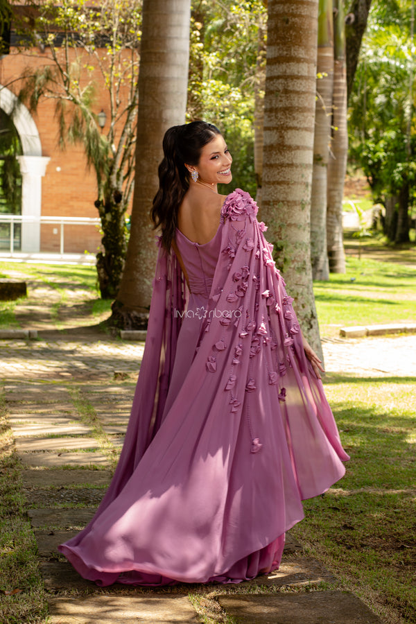 Vestido longo manga tipo capa com bordado em flores e pedraria | Lívia Ribeiro