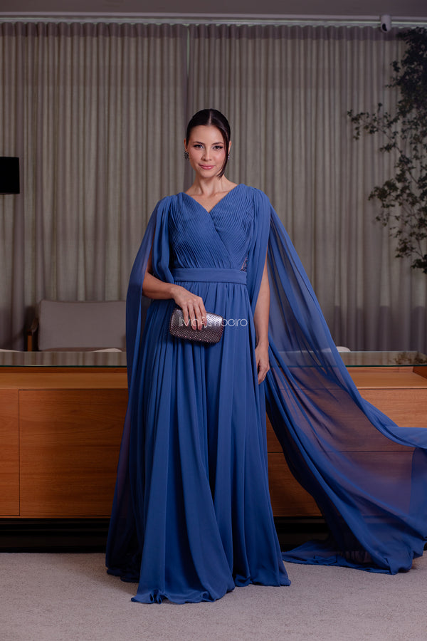 Vestido Longo Drapejado em Crepe com Bordado nas Costas e Capa Fluida | Lívia Ribeiro