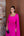 Vestido em crepe de seda com capa e flor