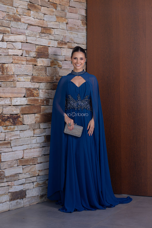 Vestido em crepe de seda bordado cintura e capa pescoço bordado