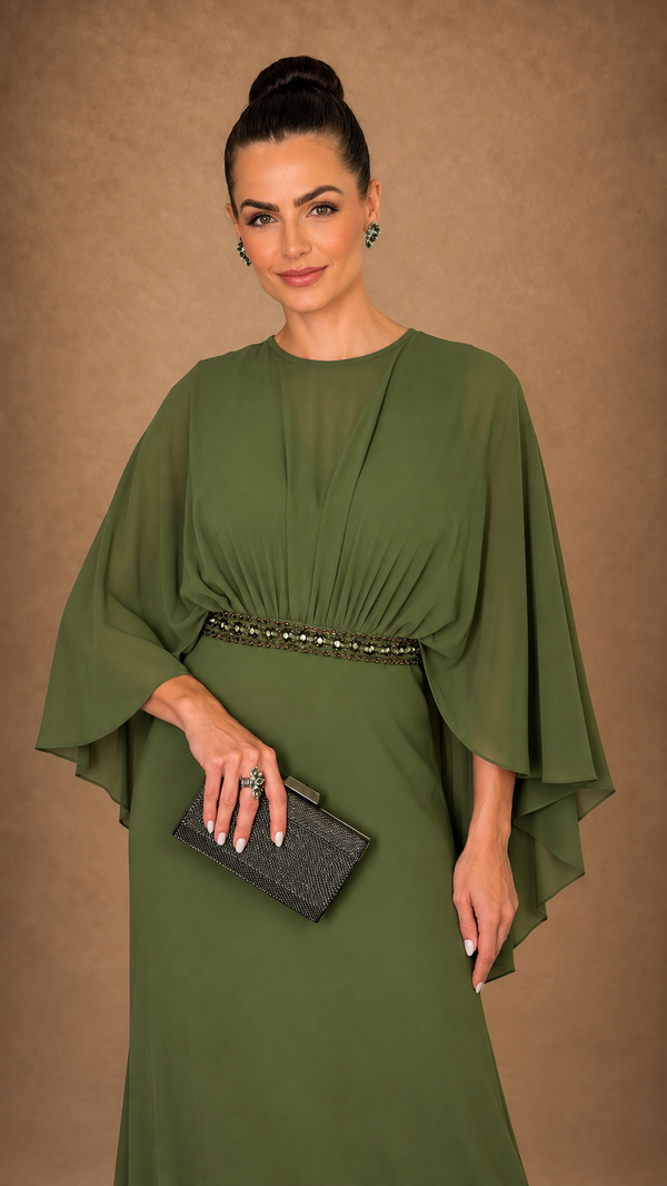 Vestido verde oliva em crepe com toque de seda com gola canoa e cinto na cintura