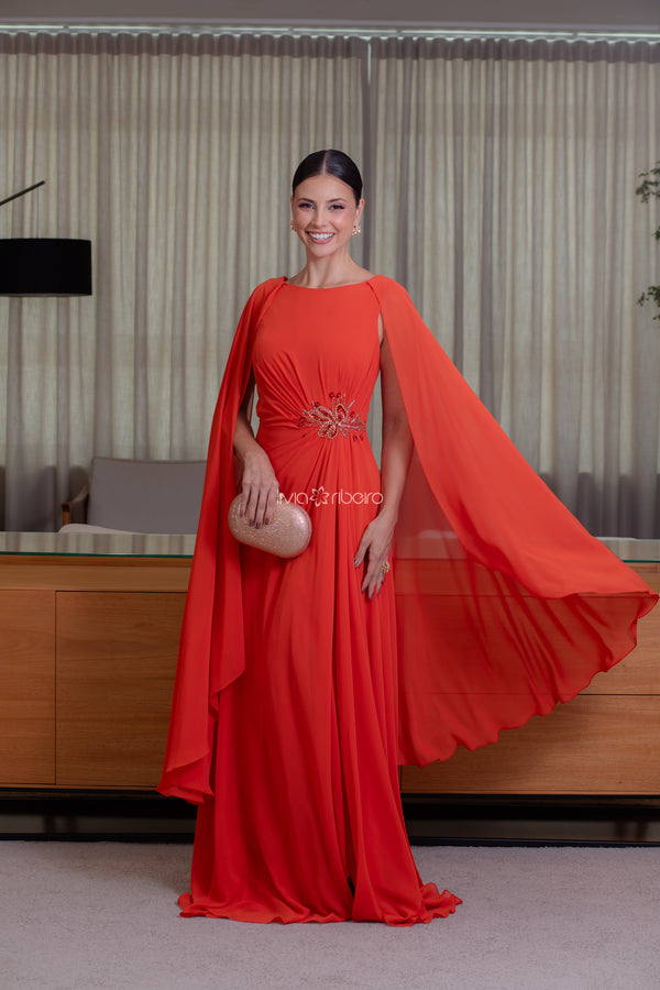 Vestido longo em crepe de seda, decote canoa com capa e bordado na cintura | Lívia Ribeiro