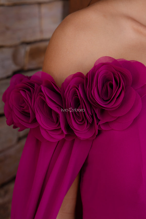 Vestido Lívia Ribeiro em crepe de seda com capa e flores lateral