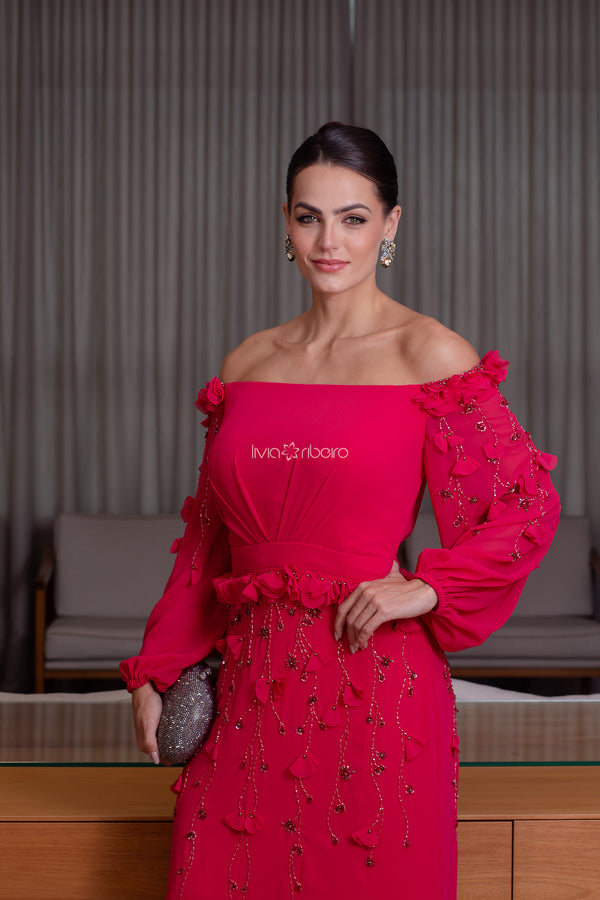 Vestido ombro a ombro com aplicações em flores e bordado