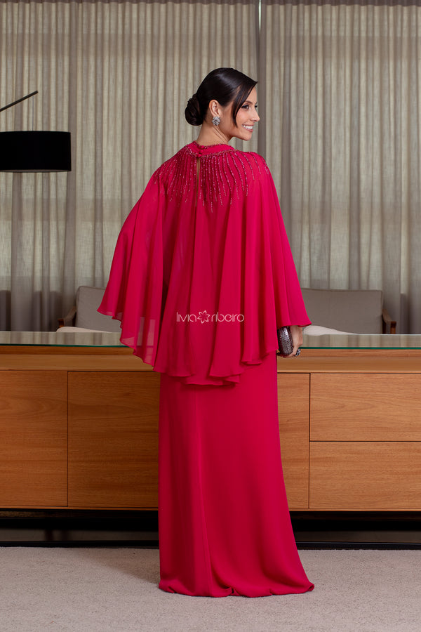 Vestido com bordado tipo raio no decote descendo pelo busto e mangas fluidas