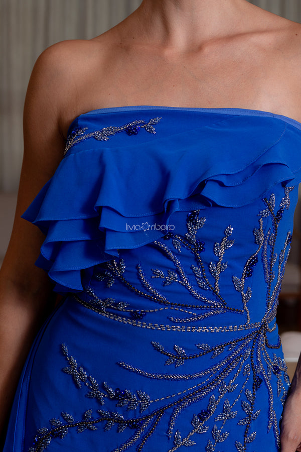 Vestido tomara que caia em crepe com bordado e jabour