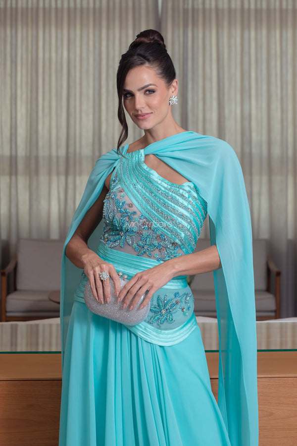 Vestido um ombro corpo fitado com bordado e capa