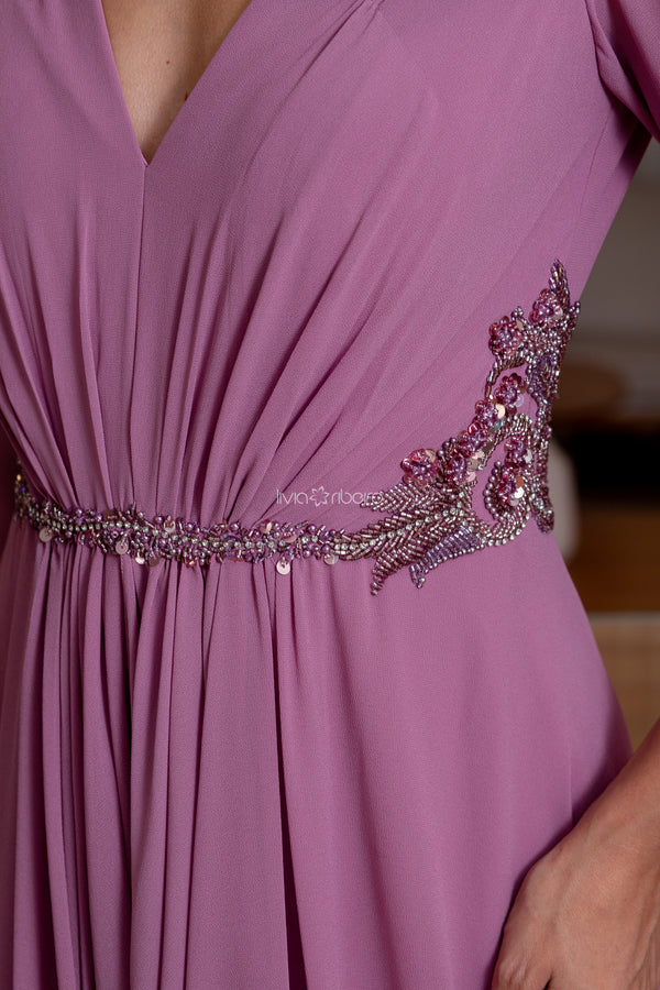 Vestido manga 7/8 com bordado no punho, cintura e ombro