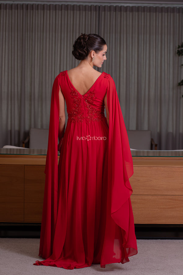 Vestido vermelho longo com Capa e Bordado