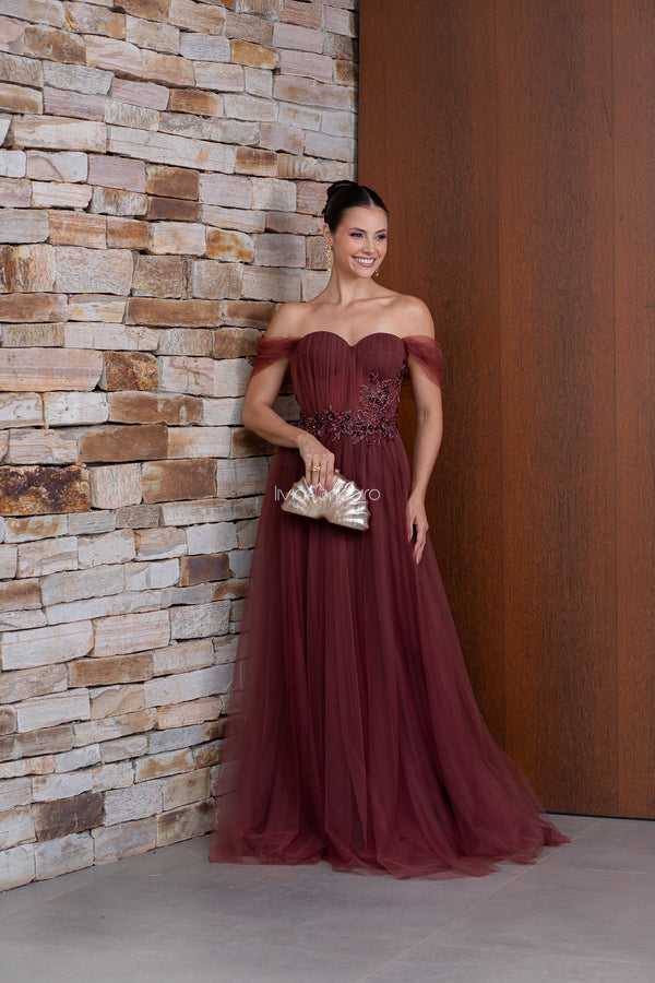 Vestido Lívia Ribeiro em tule francês ombro a ombro com bordado