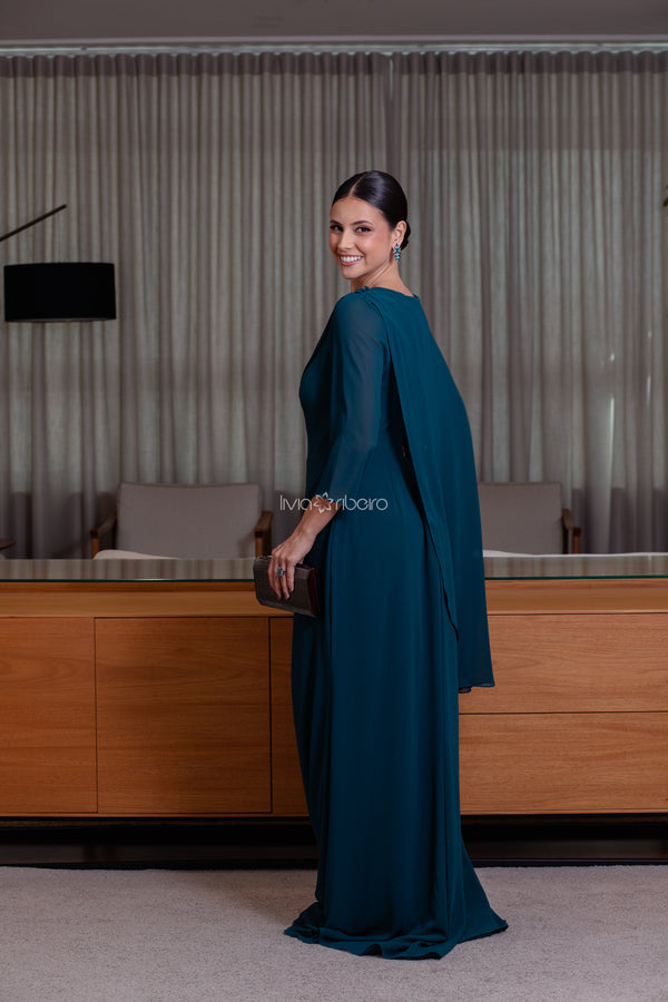 Vestido longo com capa lateral e manga 7/8 em crepe de seda | Lívia Ribeiro