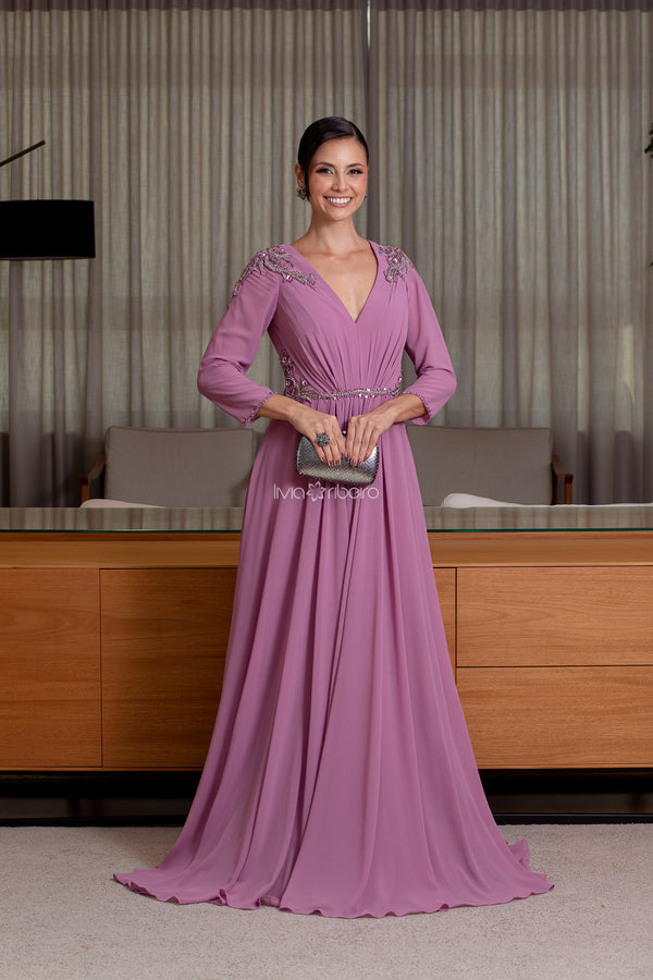 Vestido manga 7/8 com bordado no punho, cintura e ombro