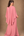 Vestido rosa antigo em crepe com toque de seda com gola canoa e cinto na cintura