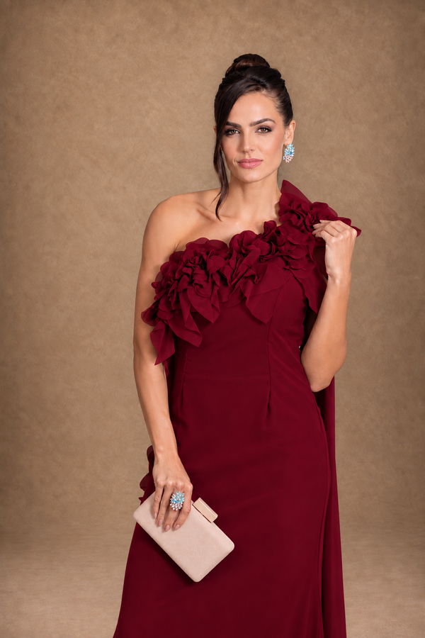 Vestido marsala Longo Sereia de Um Ombro com Capa e Flores 3D
