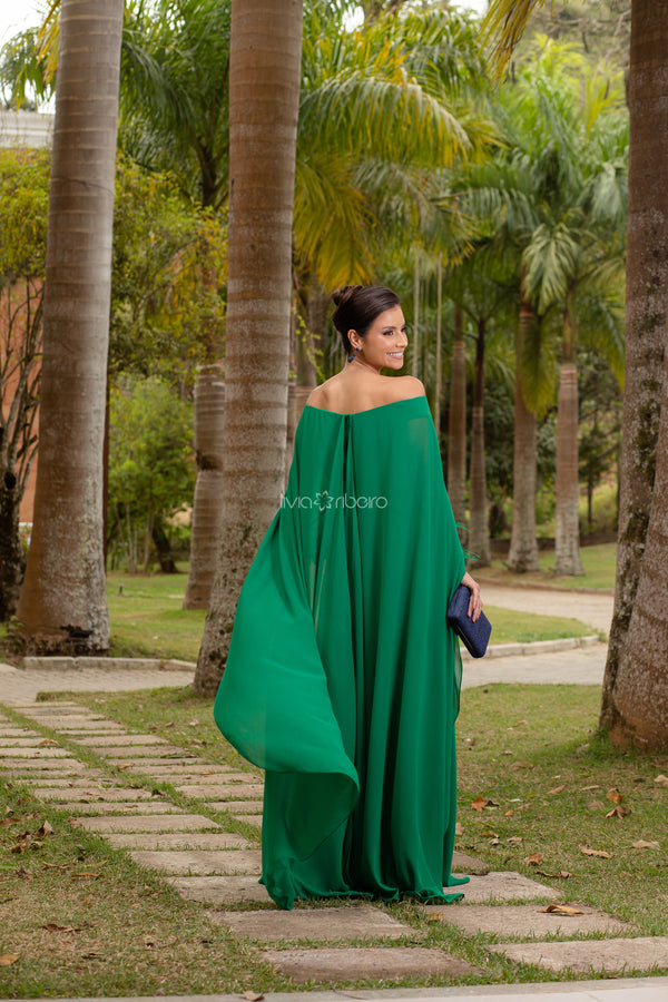 Vestido Lívia Ribeiro com flores e plumas aplicadas na barra da blusa