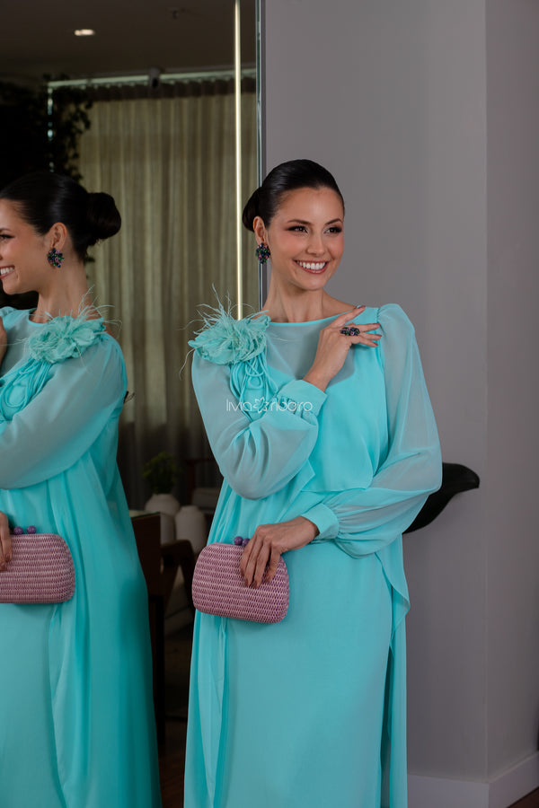 Vestido Lívia Ribeiro em crepe de seda com manga e flor removível