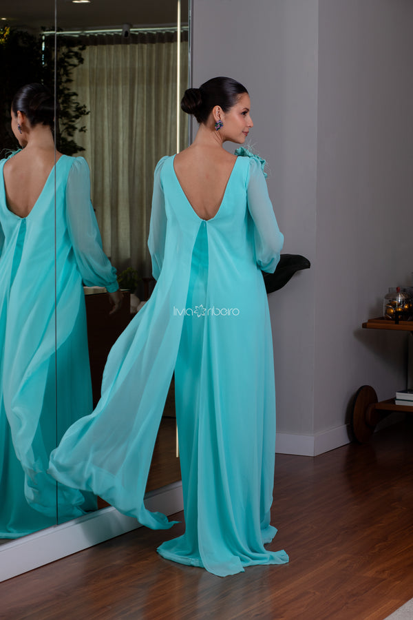 Vestido Lívia Ribeiro em crepe de seda com manga e flor removível