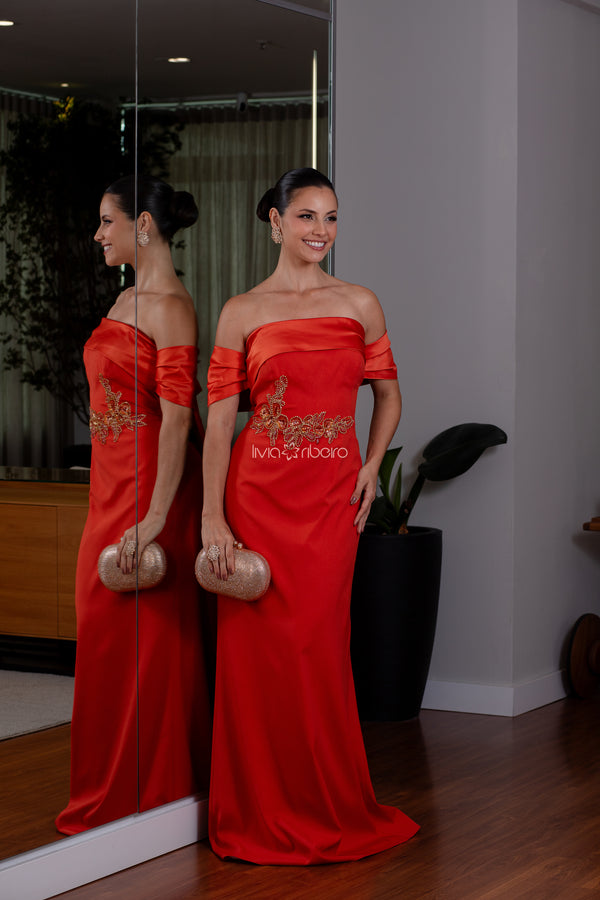 Vestido sereia decote ombro a ombro com detalhe tipo laço nas costas