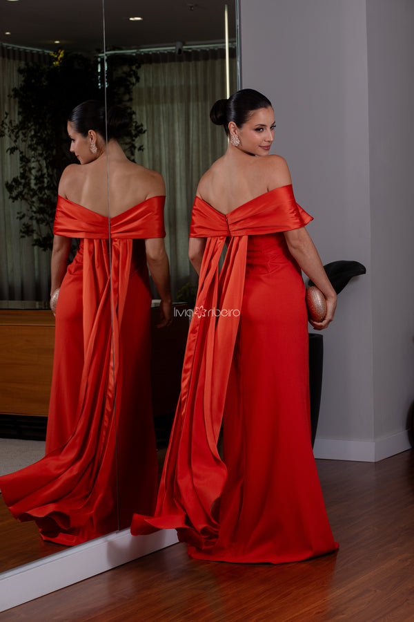 Vestido sereia decote ombro a ombro com detalhe tipo laço nas costas