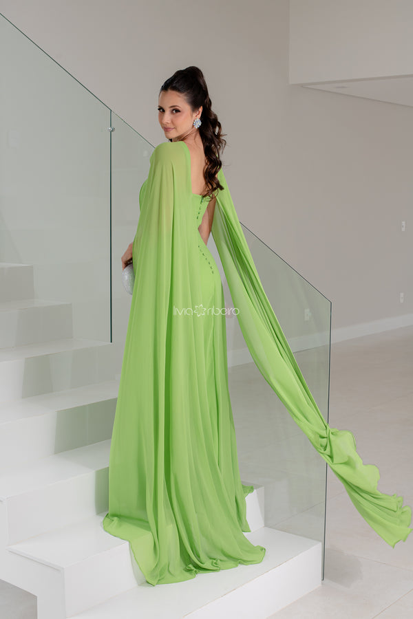 Vestido Lívia Ribeiro decote gota e manga tipo capa