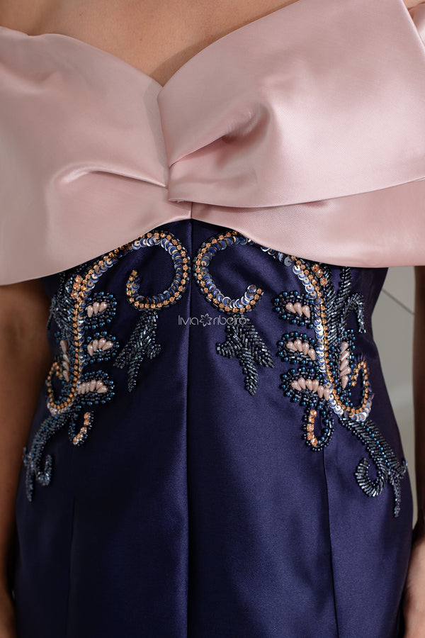 Vestido bicolor sereia decote ombro a ombro