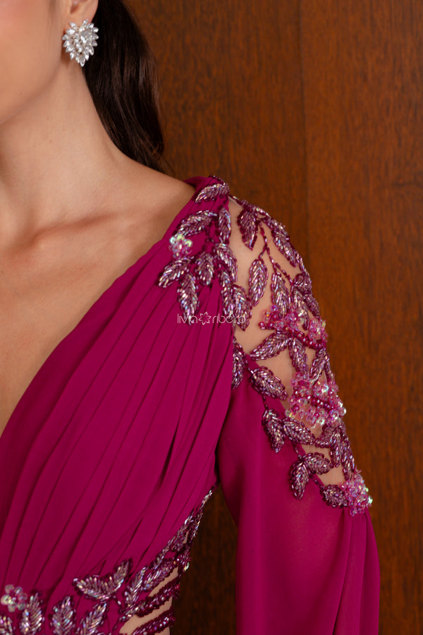 Vestido Lívia Ribeiro manga longa crepe seda bordado lateral cintura fúcsia