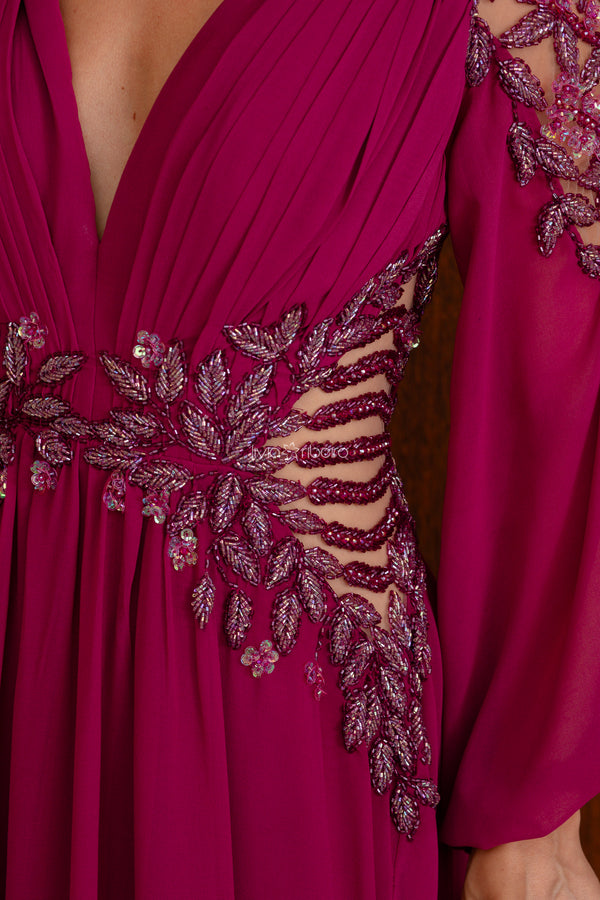 Vestido Lívia Ribeiro manga longa crepe seda bordado lateral cintura fúcsia