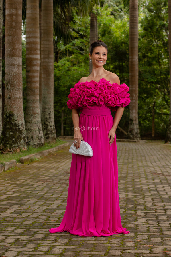 Vestido Pink em Crepe Ombro a Ombro com Babados