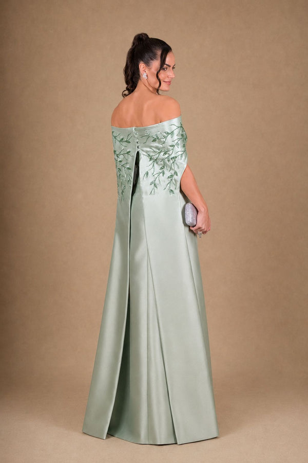 Vestido verde-sálvia longo com capa bordada, vista posterior