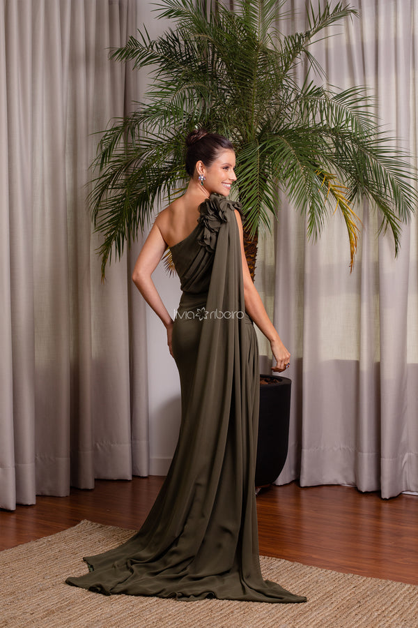 Vestido Lívia Ribeiro sereia em crepe de seda com decote lateral
